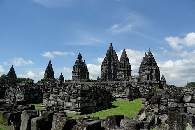 5 Days Borobudur Prambanan Tumpaksewu Bromo Ijen to Bali Private - Day 1 In Yogyakarta: Borobudur Climb Access and Prambanan Carvings
