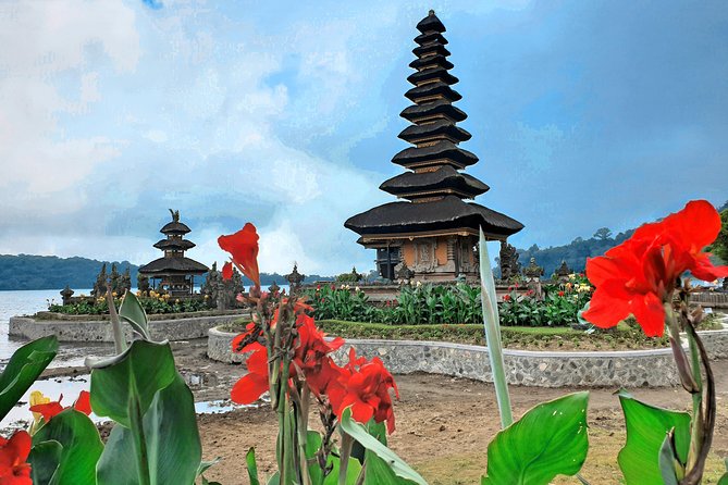 All inclusive Private 3 day tours package : Bali highlights - Day 3: Nusa Dua beach time, Mengiat calm-water swimming, Uluwatu Cliff Temple, and Jimbaran Bay dinner