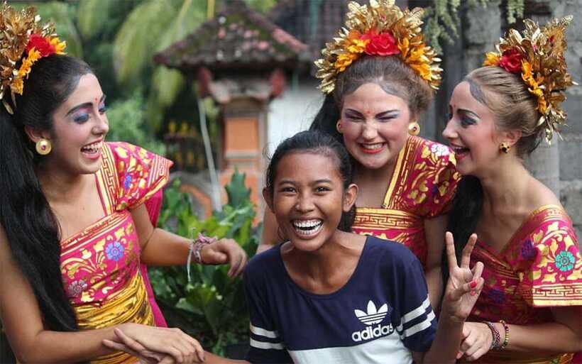 Bali : Balinese Dance Class for All Levels led by instructor - The Welcome Dance: How Footwork, Arms, and Timing Click