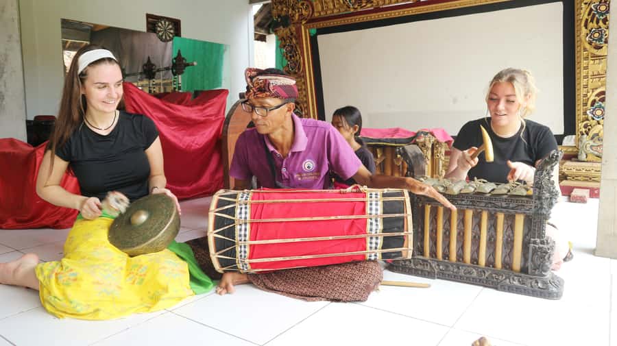 Bali : Balinese Dance Class for All Levels led by instructor - Hand Gestures and Facial Expression as Storytelling Tools