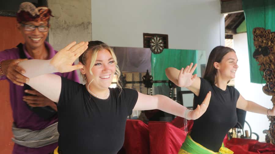 Bali : Balinese Dance Class for All Levels led by instructor - Costumes and Makeup, and Why It Changes the Way You Dance
