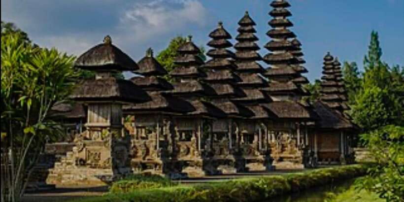 Bali: Bedugul, Jatiluwih, Taman ayun, Tanah lot private tour - Ulun Danu Temple at Lake Beratan: cool highlands and ritual roots