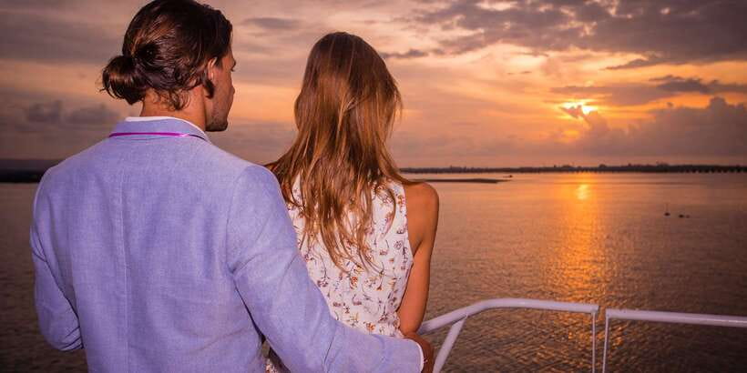 Bali/Benoa: Sunset Dinner Cruise with Show and Live Music - The Welcome Phase in Benoa Bay (About 45 Minutes)