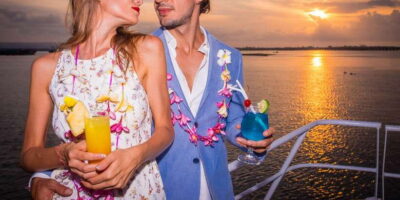 Bali/Benoa: Sunset Dinner Cruise with Show and Live Music