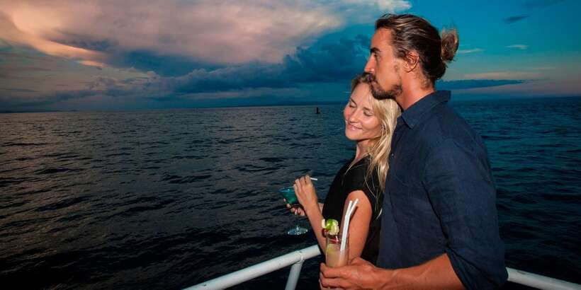 Bali/Benoa: Sunset Dinner Cruise with Show and Live Music - Views From the Upper Deck: When the Sky Changes