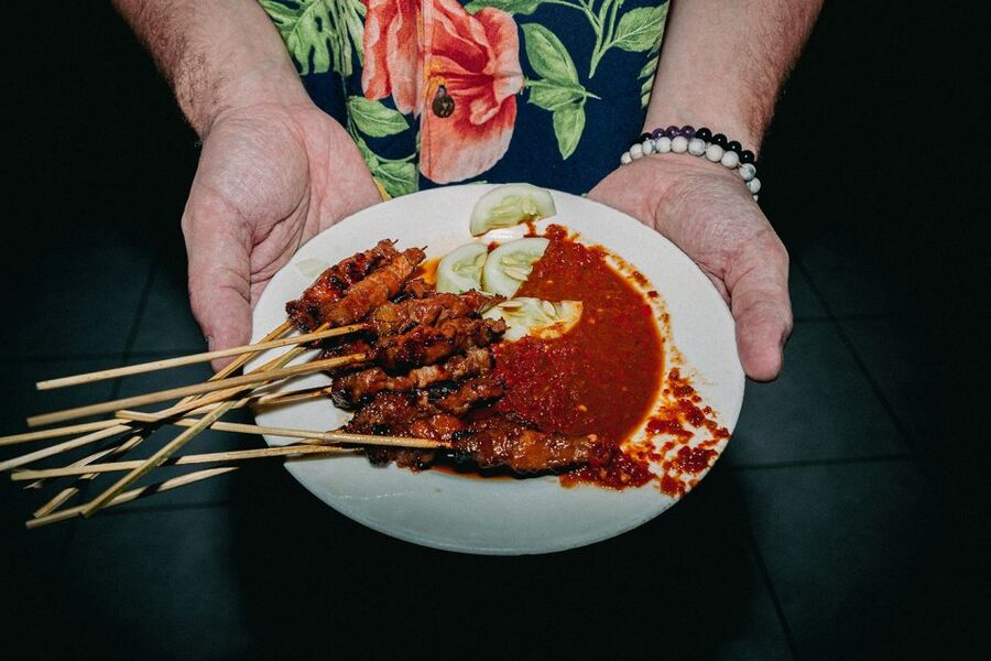 Bali: Bites Food Tour with over 15 Tastings - Ending at Badung Market: Sweet Finish and Night Atmosphere