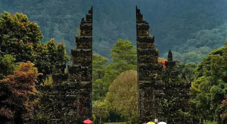 Bali: Customised North Bali Tour With Hotel Transfer - Ulun Danu Beratan Temple, a Water Temple by Lake Beratan
