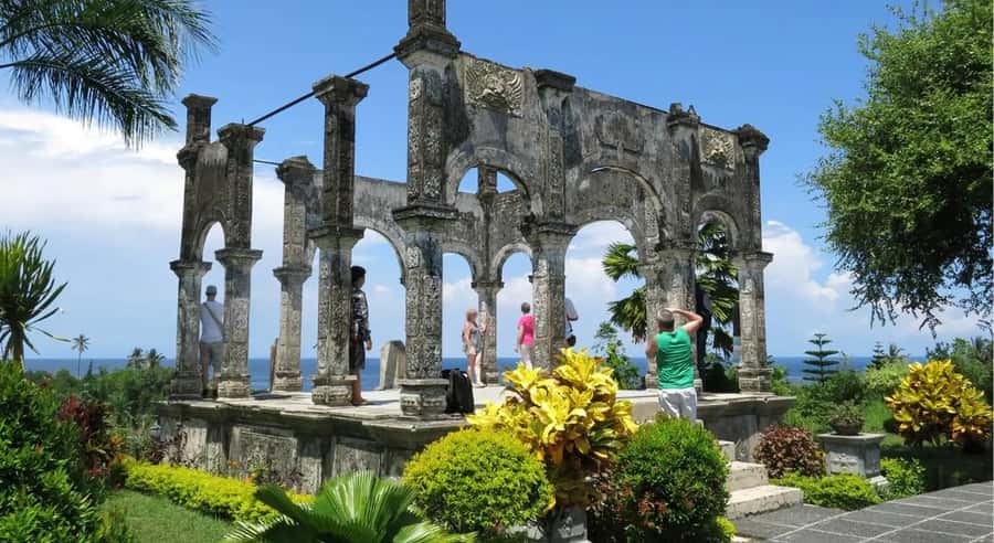 Bali: Customized East Bali Day Tour Including Transfer Hotel - Lempuyang Temple and the Gate of Heaven Style Photo Stop