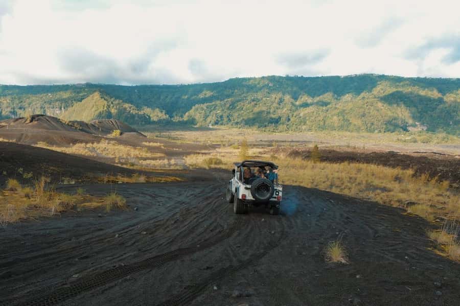 Bali: Day/Sunset Mount Batur 4WD Jeep and Natural Hot Spring - Day vs Sunset Timing: When Pickup Usually Happens