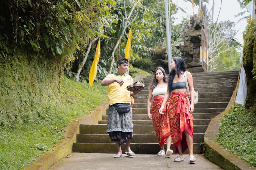 Bali Eat, Pray and Love Experience - Pura Mengening: holy bathing, calm meditation, and rules to respect