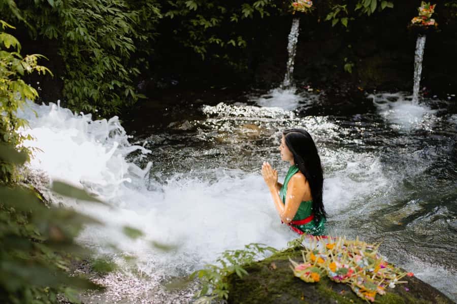 Bali Eat, Pray and Love Experience - The Balinese healer and palm reading: practical guidance for big topics