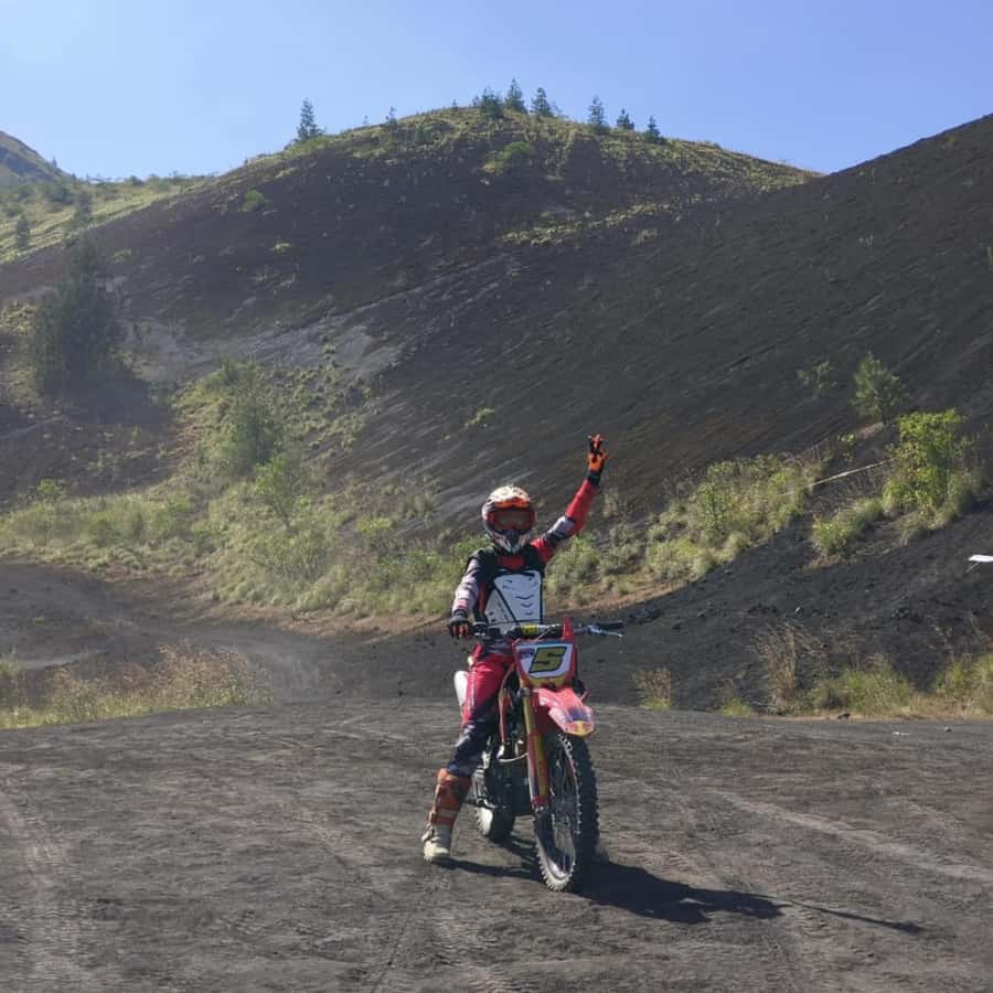 Bali: Extreme Dirt Bike Experience in Nature - Coaching for beginners through pros, with instructor Hendra in the mix