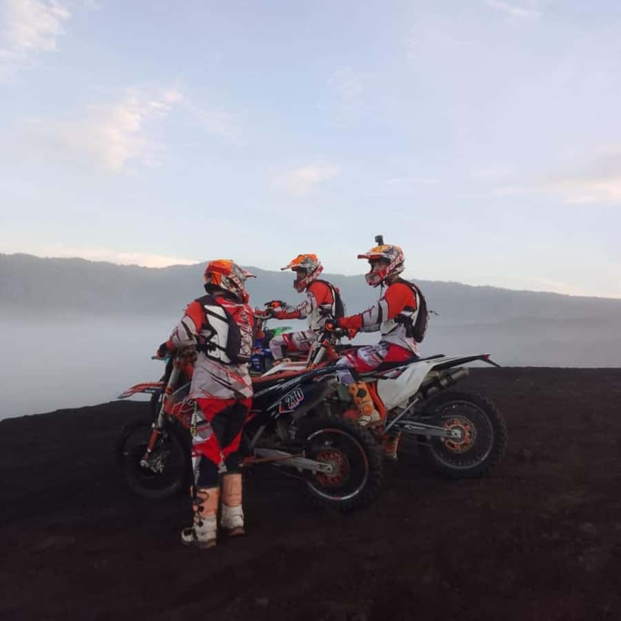 Bali: Extreme Dirt Bike Experience in Nature - What to wear and pack, so you stay comfortable after the mud