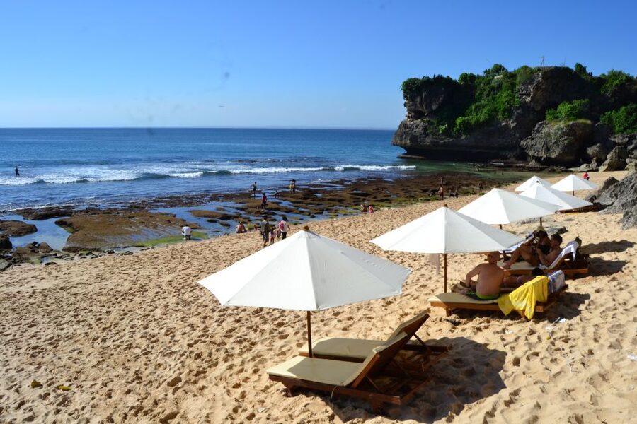 Bali: Full-Day Private White Sand Beaches and Sunset Tour - Jimbaran Bay Seafood BBQ: A Romantic Finish You Pay For
