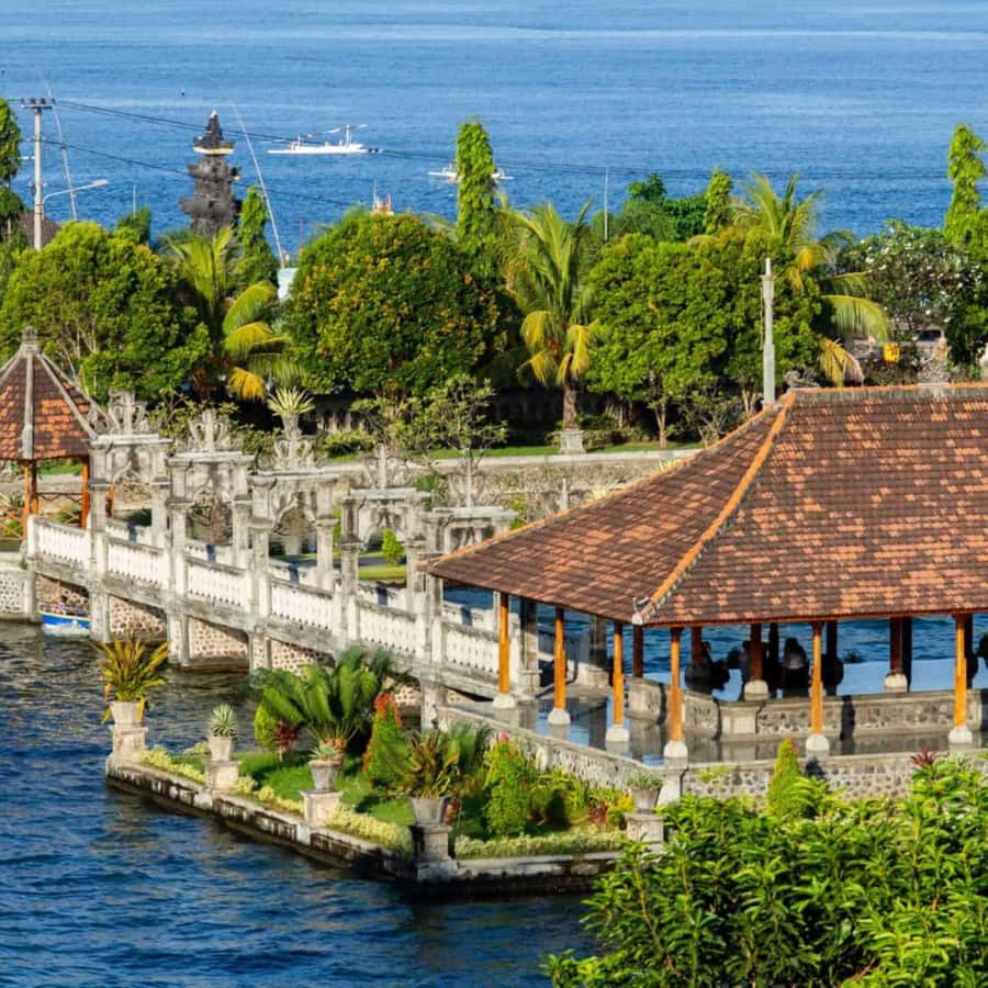Bali: Gate Of Heaven Tour - Lempuyang Temple - Tirta Gangga Water Palace, the calm break in the middle of the day
