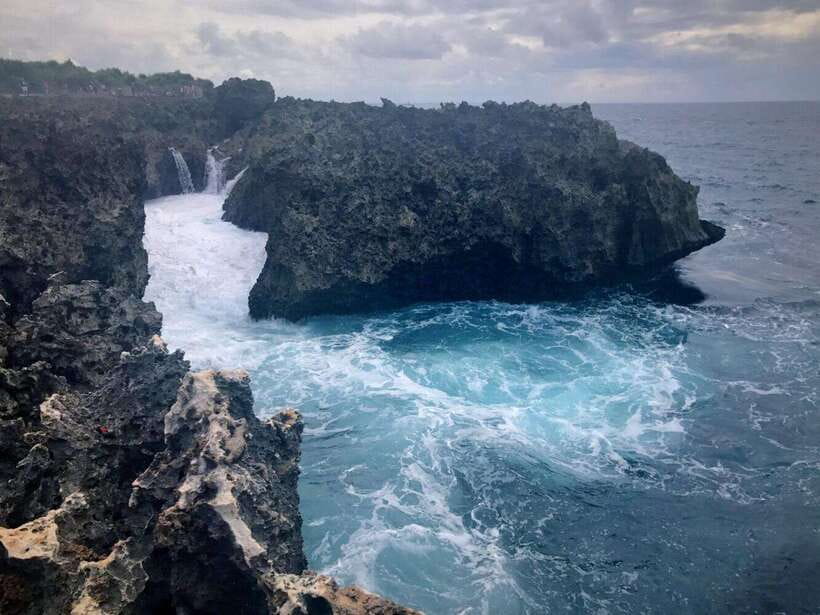 Bali: Half-Day Nusa Dua Tour with Pandawa Beach, GWK & Lunch - Stop 1: Water Blow Nusa Dua, where waves do the talking
