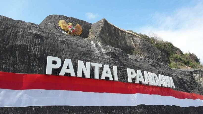 Bali: Half-Day Nusa Dua Tour with Pandawa Beach, GWK & Lunch - Stop 2: Garuda Wisnu Kencana (GWK) and that giant statue effect