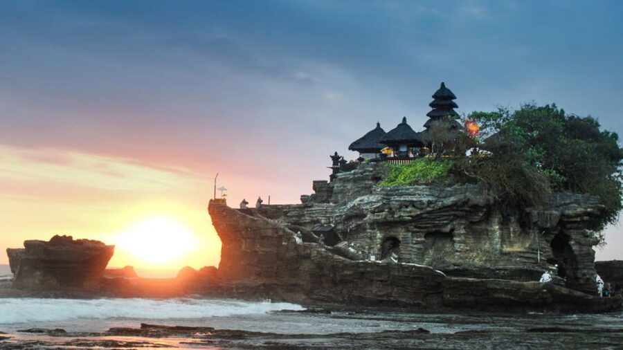 Bali: Half-Day Private City Tour with Transfers - Temple and Market Highlights: Tanah Lot, Uluwatu, and Ubud