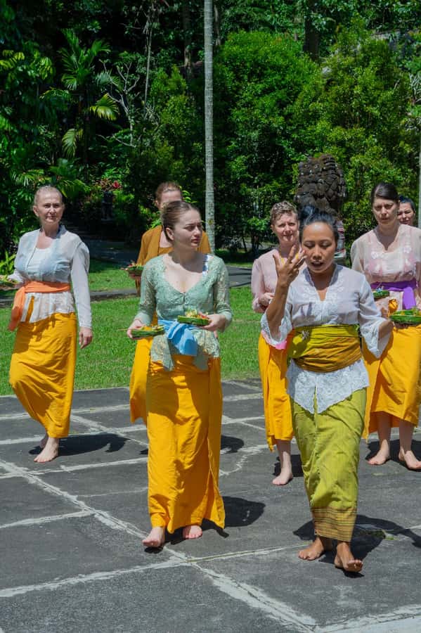 Bali: Healing Immersion Ubud Balinese Wellness + Lunch - The holy spring or temple: what Melukat purification feels like
