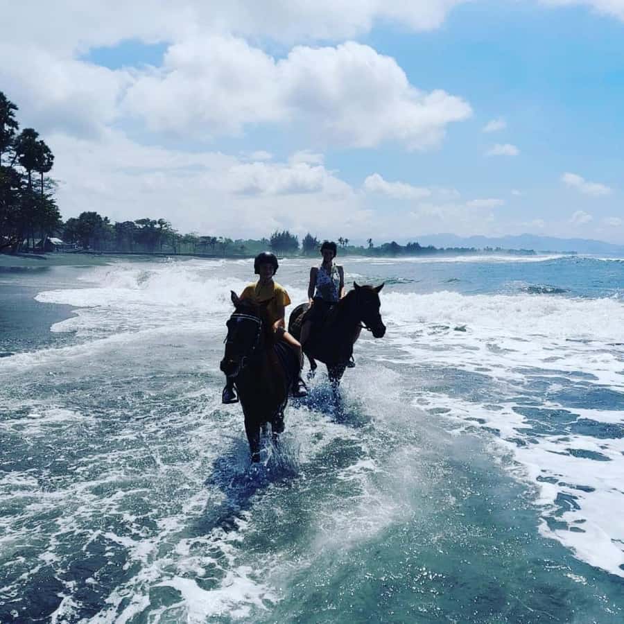 Bali: Horseback Tour Through Saba Beach and Local Temples. - What it’s really like on the beach: black sand, fishing boats, and sea breeze
