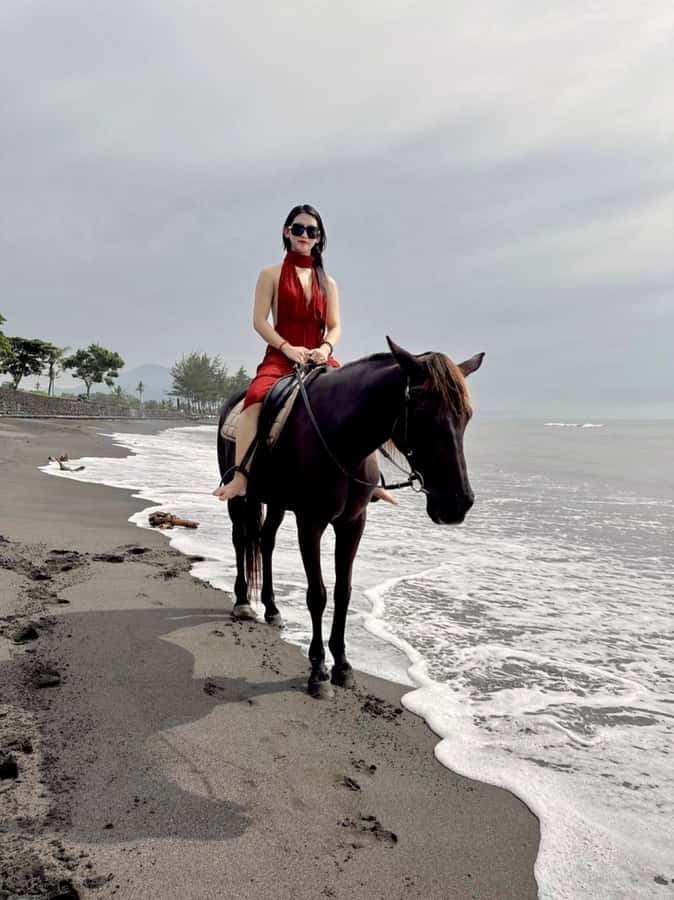 Bali: Horseback Tour Through Saba Beach and Local Temples. - Professional guidance that keeps you relaxed