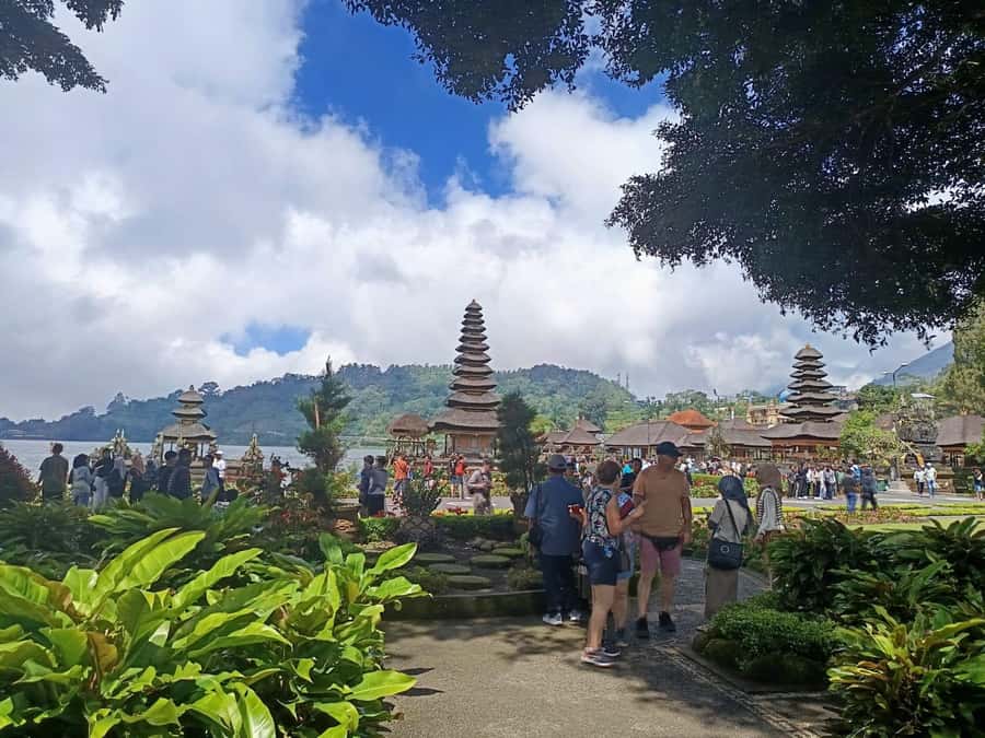 Bali in 1 Day : Iconic temples -UNESCO Sight - All inclusive - Lake Bratan break time: why the pause matters on a temple day