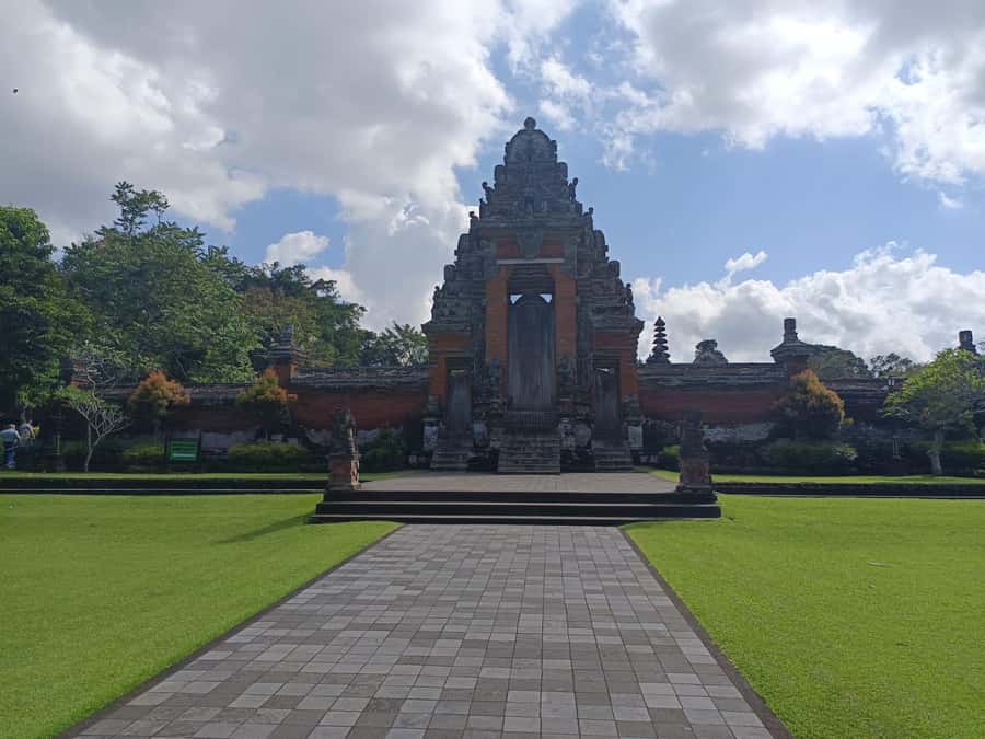 Bali in 1 Day : Iconic temples -UNESCO Sight - All inclusive - Taman Ayun Royal Temple: fishpond calm and a feel for royal Bali