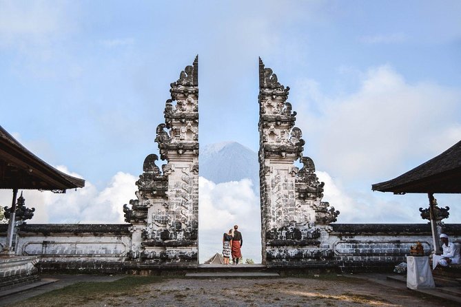 Bali Instagram Tour - Lempuyang Bali Gate of Heaven - Ubud package wins: Tegalalang, Tegenungan, Monkey Forest, and a craft stop