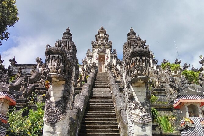 Bali Instagram Tour: The Most Scenic Spots - Stop 1: Lempuyang Temple and the Gates of Heaven photo challenge