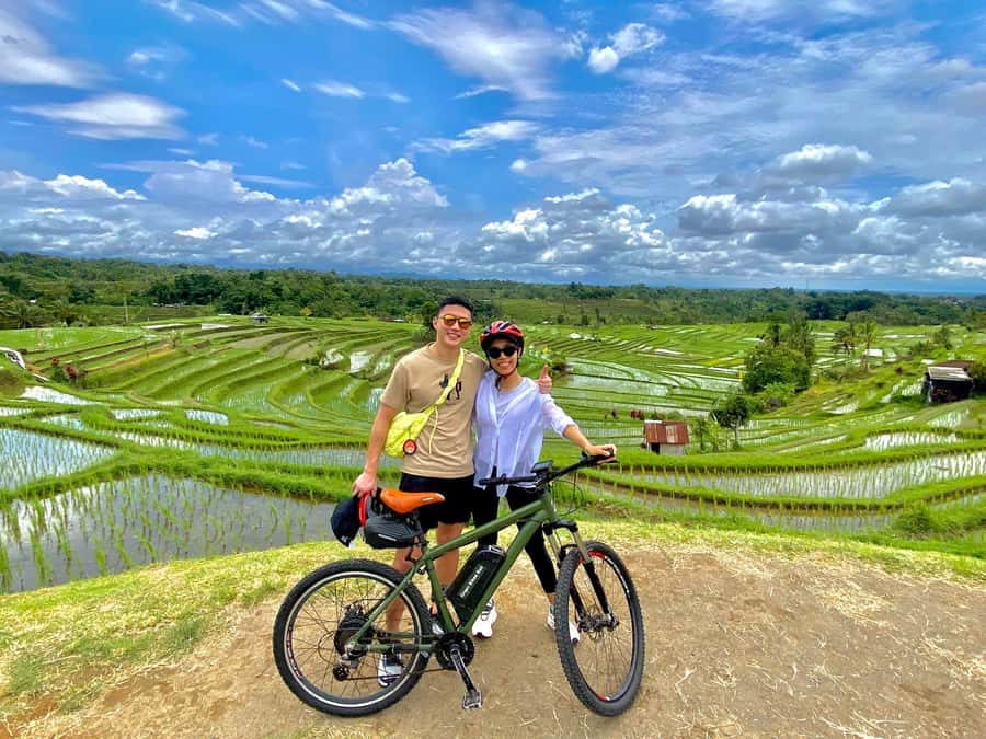 Bali: Jatiluwih Rice Terraces 1 Hour Electric Bike Tour - Villages, valley outlooks, and cycling between four extinct volcanoes