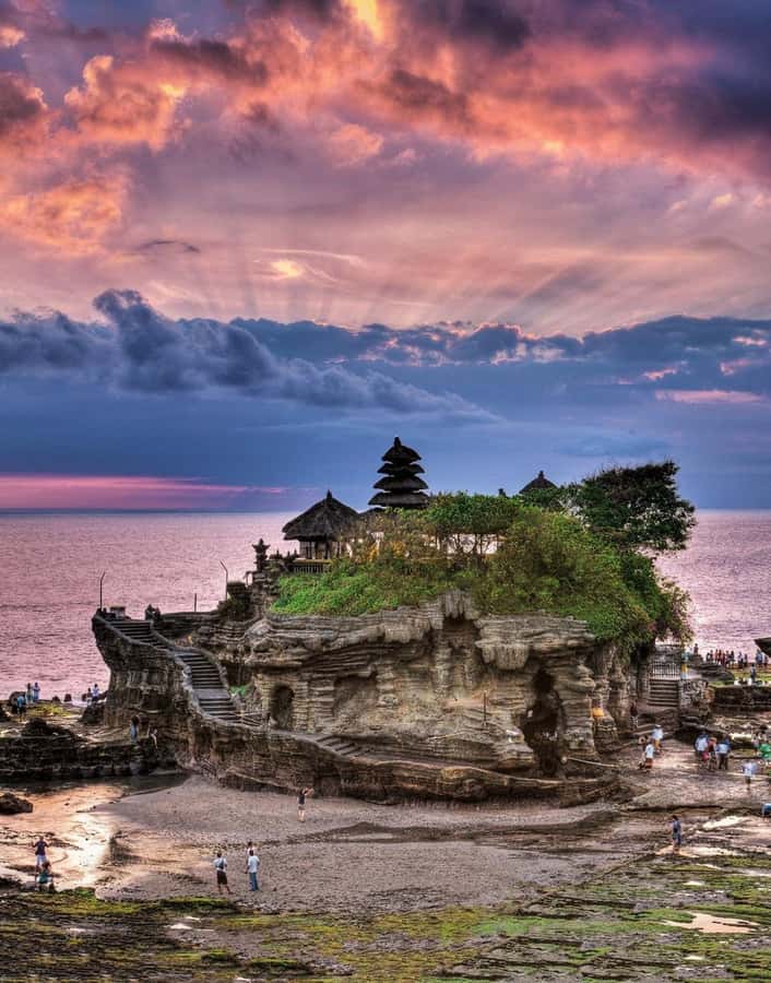 Bali: Jatiluwih UNESCO, Bratan Lake, Iconic Gate & Tanah Lot - Getting there comfortably: air-conditioned rides, careful driving, and real pacing