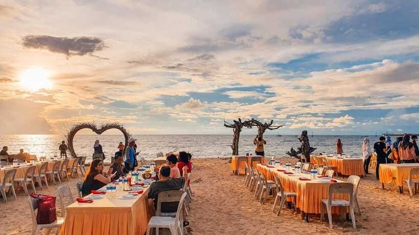 Bali: Jimbaran Bay Romantic Spa and Seafood Sunset Dinner - Who should book this, and who should skip it