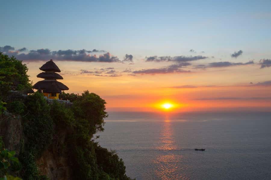 Bali: Kecak Fire Dance Entry Ticket and Uluwatu Temple - Jimbaran Beach dinner, a tasty finale after the chants