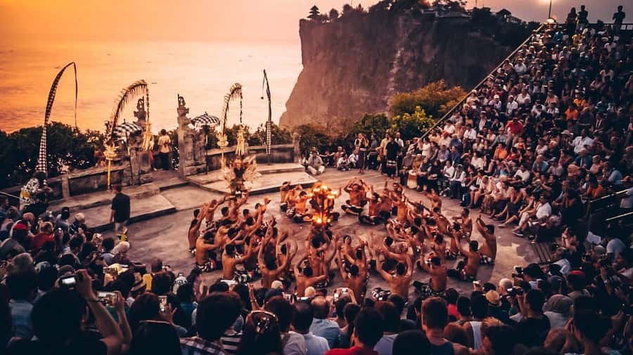 Bali: Kecak Fire Dance Show & Uluwatu Temple Entry Ticket - Entering Uluwatu Temple on a Cliff With Real Photo Payoff