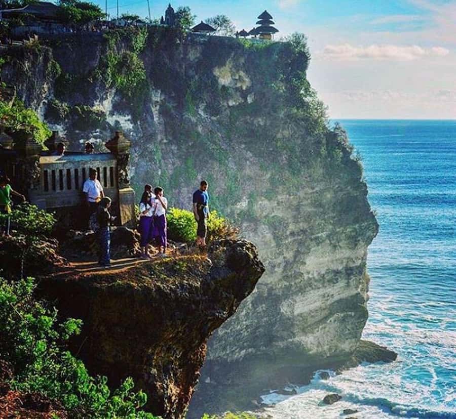 Bali: Kecak Fire Dance Show & Uluwatu Temple Entry Ticket - Guides Make This Tour Feel Like It Has One Plan