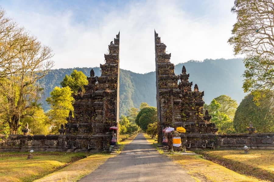 Bali: Lake Bratan, Handara Gate, Waterfall & Swing Tour - Lunch Plans: What’s Included and What You’ll Need to Budget