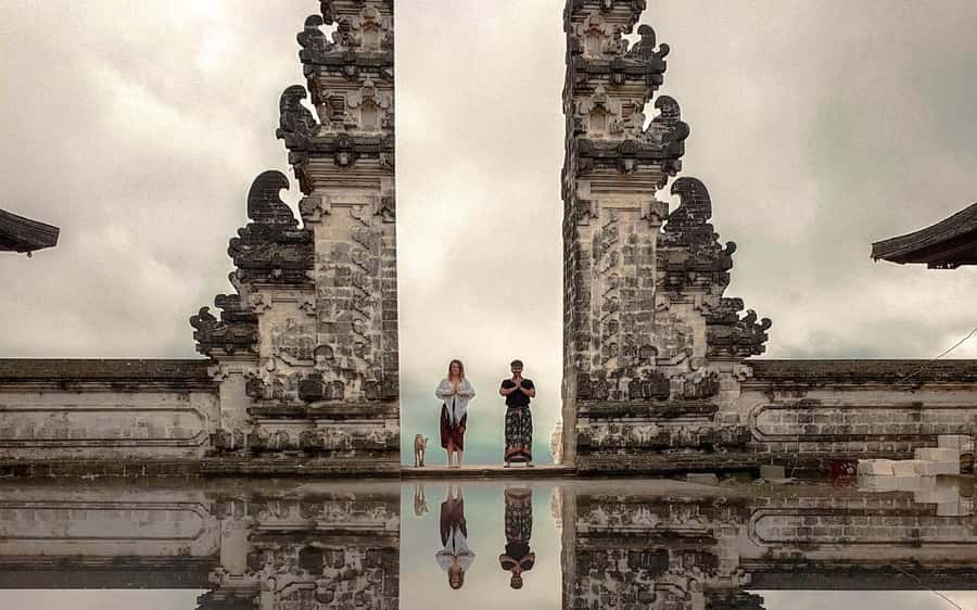 Bali: Lempuyang Temple, Tirta Gangga, and Taman Ujung Tour - Lempuyang Temple and the Gate of Heaven Photo Line