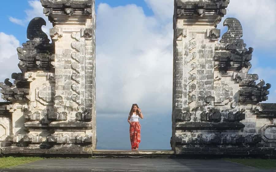 Bali: Lempuyang Temple, Tirta Gangga, and Taman Ujung Tour - Taman Ujung Water Residence: Pavilions, Bridges, and Big Views