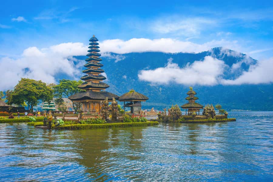 Bali: Lovina Beach and Bedugul Mountain Private Tour - Bali Handara Gate, the quick stop that fits the day