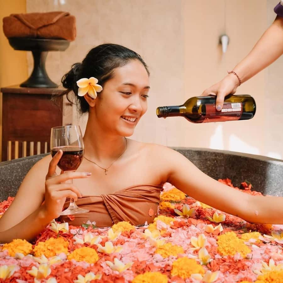 Bali: Luxury Spa Balinese Massage scrub Flower bath 2 Hour - Transfers and timing in Kuta and nearby areas