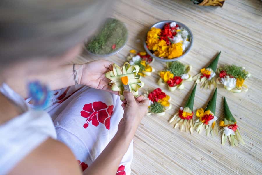Bali: Making Canang Sari Make Offering for Ritual Bali - The hands-on class plan: building your Canang Sari step by step