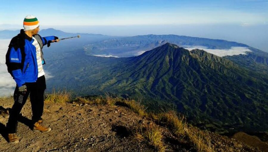 Bali: Mount Agung Sunrise Trekking Experience - Summit Timing, Breakfast, and the Sunrise View Over Bali and Beyond