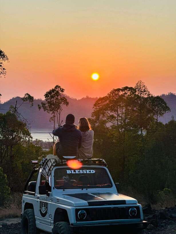 Bali: Mount Batur Jeep Sunrise With Hotspring Option - Reaching the summit: sunrise viewing and photo time