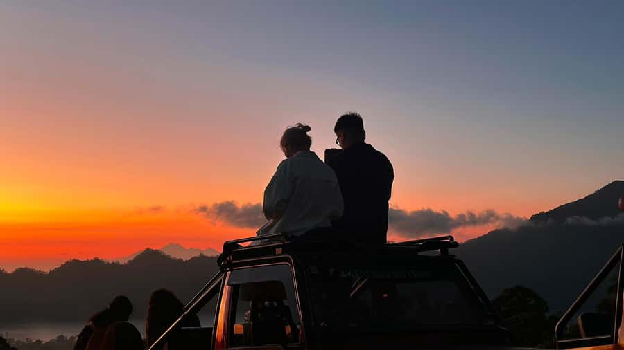Bali: Mount Batur Sunrise Jeep Tour with Jungle Swing - Sunrise timing, light breakfast, and what to bring