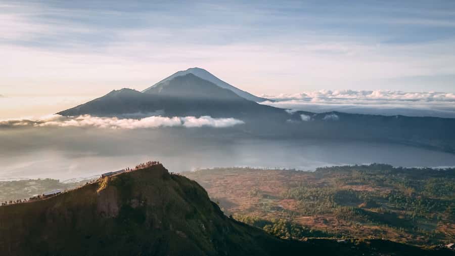 Bali: Mount Batur Sunset Trek with Picnic - Summit payoff: Mount Agung, Lake Batur, and your mini picnic