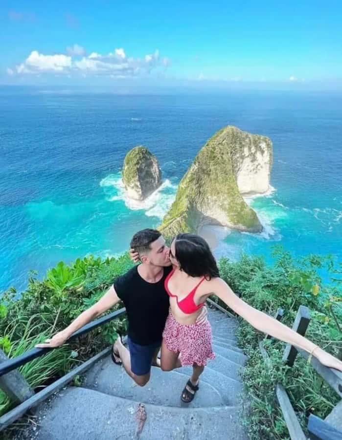 Bali - Nusa Penida Highlight Snorkeling and Land Tour - Broken Beach (Pasih Uug): A sea-bridge photo stop