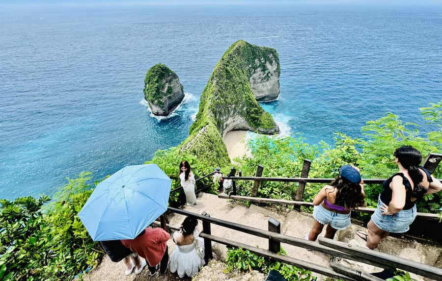 Bali: Nusa Penida: Private West Coast Excursion Full Package - Lunch on Penida, simple Indonesian food and a break