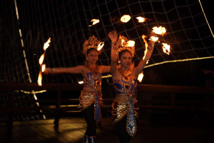 Bali Phinisi Cruise: Sunset Dinner with Live Music & Buffet - Live DJ, fire dance, samba, and games: how the entertainment is paced