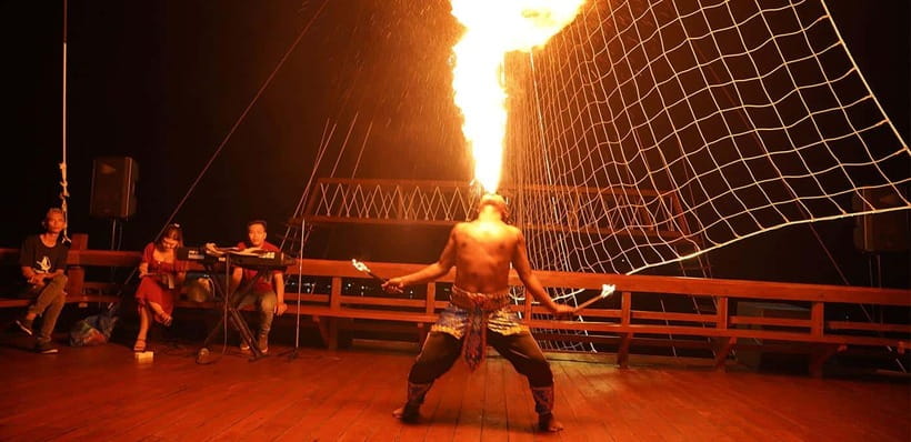 Bali Phinisi Cruise: Sunset Dinner with Live Music & Buffet - Nusa Dua Beach at sunset: the highlight moment