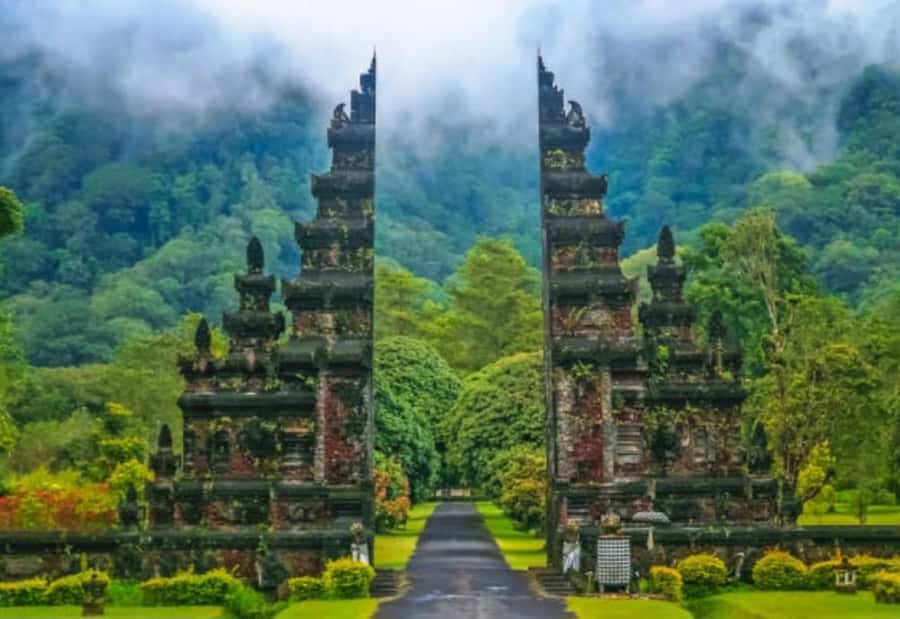 Bali Private Custom Tour – Full-Day Driver Guide (10H) - Choosing between Ubud culture, North Bali temples, and South Bali cliffside icons